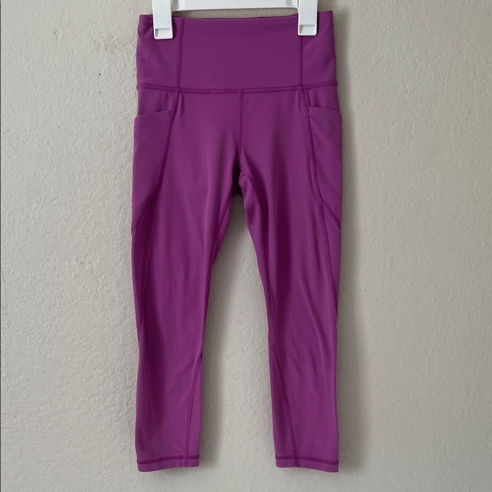Athleta Women's Ultimate Stash Pocket Capri Leggings Purple in Size XS